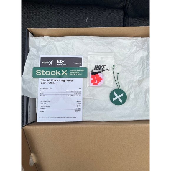 Nike White and Multicolor Women's Sneakers - Picture 3 of 12